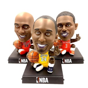Figura de Resina Personalizada de Estrella de Baloncesto Kobe con Móvil, para Coleccionistas de Fútbol, Artesanía - Product Image 1