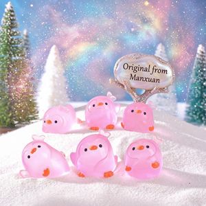 Adorabili Pinguini Natalizi Invernali in Resina Gelatinosa per Regali di Natale, Luminosi al Buio, Ideali come Bomboniere per Feste Natalizie - Product Image 4