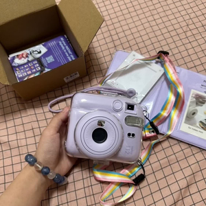 Appareil photo instantané Fujifilm Instax Mini 12 avec flash LED intégré, capteur CMOS 20MP, emplacement pour carte MicroSD, grand angle, en forme de bouton, fabriqué au Japon - Product Image 3