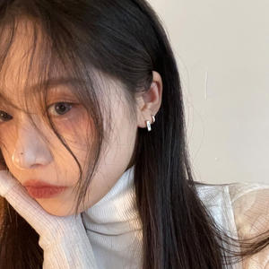 2025 nuova tendenza orecchini <span class=keywords><strong>a</strong></span> bottone da donna di fascia alta con senso di nicchia 925e orecchini in argento polsini placcati oro gioielli Elite per <span class=keywords><strong>Enfp</strong></span> - Product Image 4