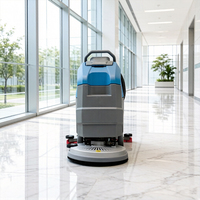 Autolaveuse autotractée à batterie avec une puissance d'aspiration de 550 W, laveuse de sols de qualité commerciale pour les halls d'attente des gares ferrovières