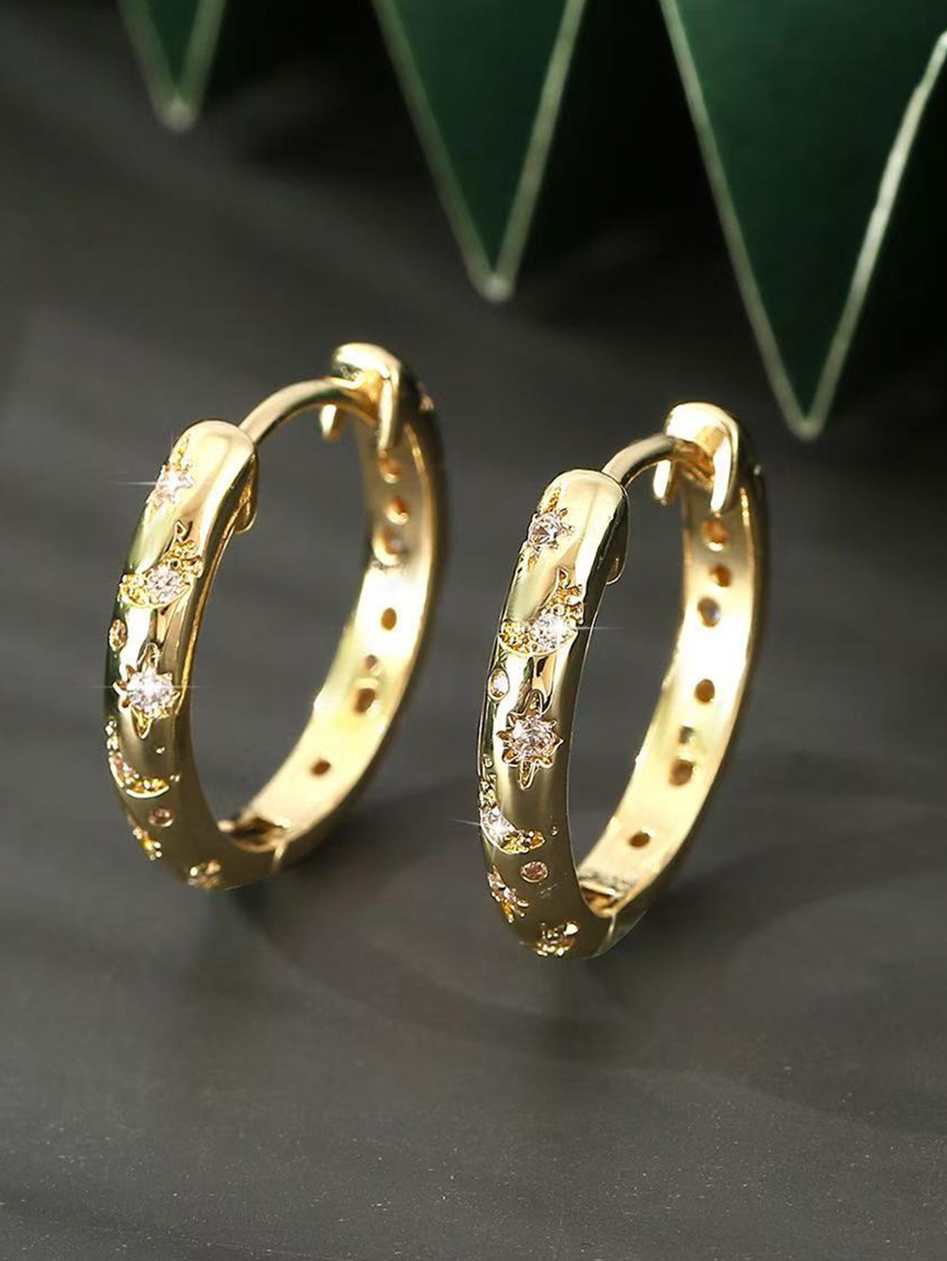 สีขาวทอง