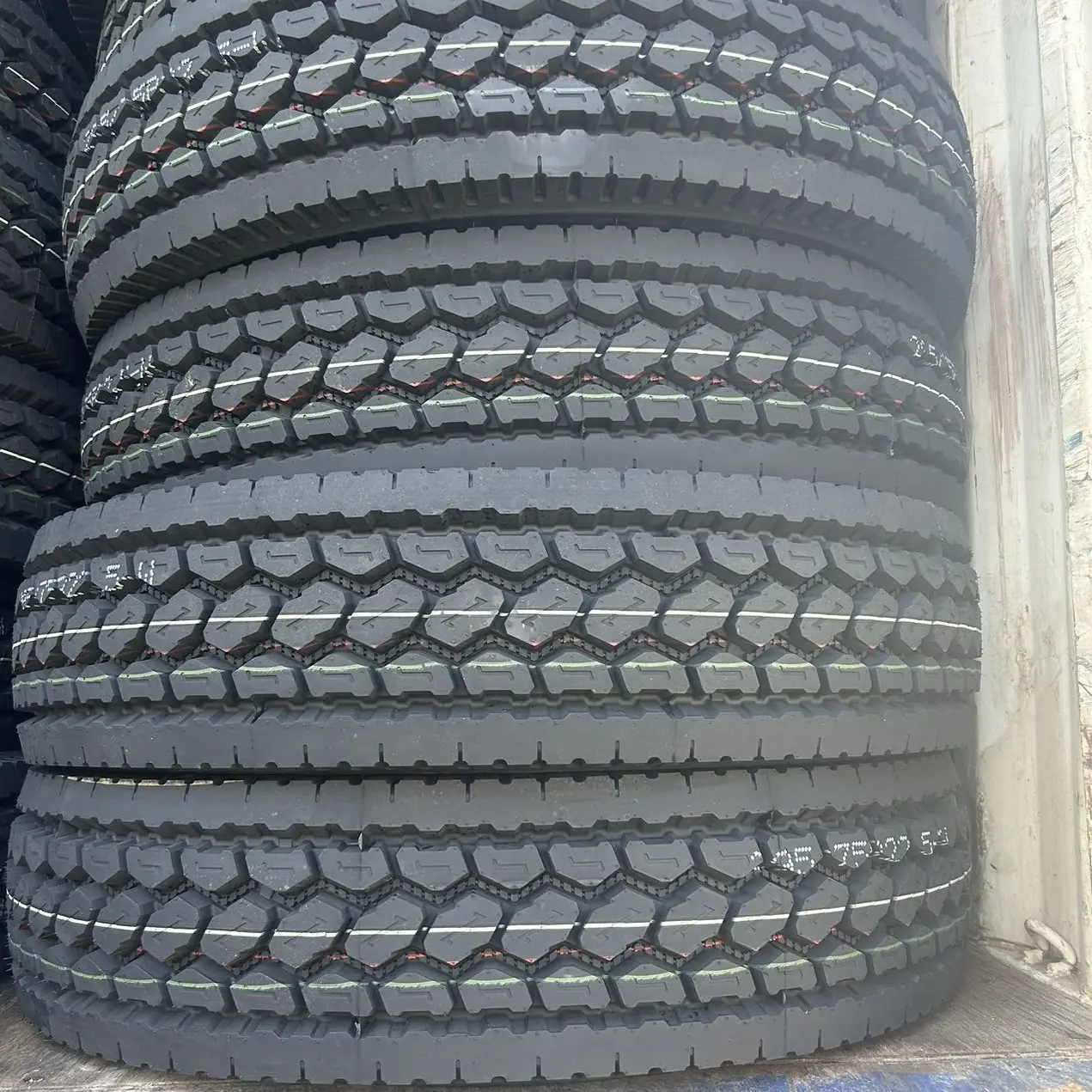 Pneu de camion certifié USA DOT 11r 22.5 traction 295/75R22.5 11r 22.5 pneus de camion direction 16 plis 295 75 22.5 pneu de camion