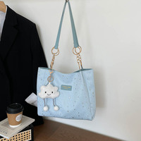 Sac fourre-tout en tissu PU pour femme, imprimé étoiles, grande capacité, sac à bandoulière avec breloque en peluche optionnelle, idéal pour les trajets quotidiens, vente en gros