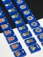 Mahjong bleu moderne portable en acrylique Ivy de 1,26 pouce en stock pour les rassemblements féminins et les jeux de mahjong en plein air