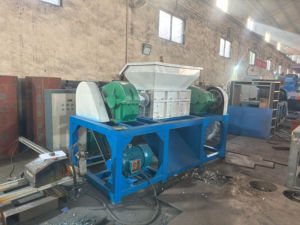 Trituradora de Neumáticos BRD de Doble Eje con Motor de 44kW 380V, Estructura Duradera para una Descomposición Eficiente de Diversos Materiales de Caucho - Product Image 5