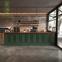 Comptoir d'angle en bois massif pour bar, caisse ou réception, idéal pour les cafés, boulangeries et salons de thé