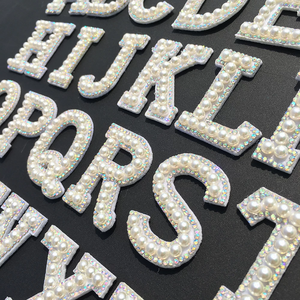 <span class=keywords><strong>A</strong></span>-Z mignon <span class=keywords><strong>perle</strong></span> lettre 3D strass broderie à la main fer sur bâtons Applique PVC bricolage paillettes patchs pour chapeau Sequin bricolage toile - Product Image 1