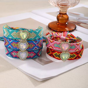 Braccialetto in lega di cristallo a forma di <span class=keywords><strong>cuore</strong></span> intrecciato che cambia colore con frange alla moda bracciale a mano per le signore - Product Image 3