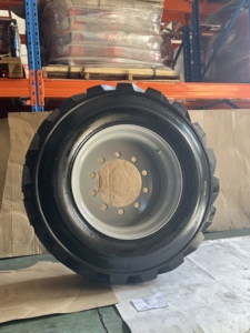 Neumático industrial de repuesto 385/65D22.5 16PR relleno de espuma, a prueba de pinchazos, de PU para elevadores y plataformas de trabajo aéreas - Product Image 6