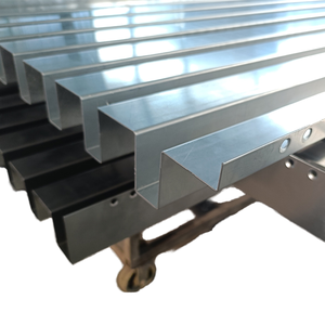 Revêtement mural moderne pour centres commerciaux et hôtels - Panneaux muraux en aluminium rainuré sur mesure, étanches, ignifuges et faciles à assembler - Product Image 1