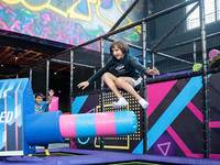 Parc de trampoline commercial personnalisé en Inde Pokiddo 1200SQM pour aire de jeux intérieure