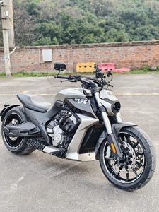 Motocicleta Benda LFC700 de 700cc, 4 Cilindros <span class=keywords><strong>en</strong></span> Línea, ABS+TCS, Frenos Brembo, Estilo Muscle Sport Cruiser, Tamaño Mediano, Alto Rendimiento, Premium - Product Image 3