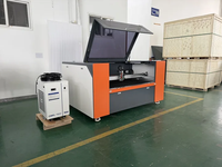 Machine de découpe laser mixte fermée, sources laser double fibre 1200W et CO2 130W pour métaux et non-métaux, une machine pour tout faire