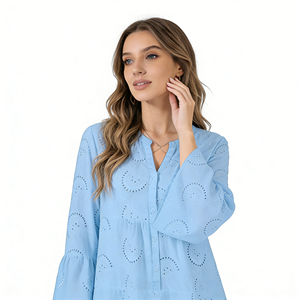 Robe décontractée pour femme grande taille, bleu clair, col en V, tricotée, brodée, manches cloche, ourlet à volants, coupe ample, longueur genou, naturelle - Product Image 1