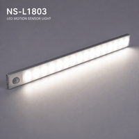 Lumière LED ultra-fine 3000K pour armoire avec capteur de mouvement intelligent, étanche et à intensité variable pour cuisine moderne