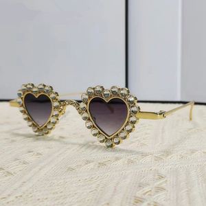 Lunettes de soleil punk de luxe 2025 avec strass, petite monture, protection UV400, en forme de cœur, pour hommes et femmes - Product Image 6