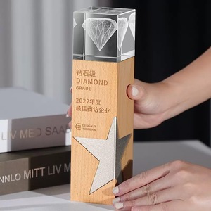 Bán Buôn In Ấn Pha Lê Và Bằng Gỗ <span class=keywords><strong>Trophy</strong></span> Tùy Chỉnh 3D Laser encarving <span class=keywords><strong>Trophy</strong></span> Đá Cẩm Thạch Pha Lê Thủy Tinh Trophies Cho Quà Tặng Doanh Nghiệp - Product Image 3