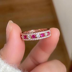 18 Ayar Gül Altın ve S925 Saf Gümüş Kaplama Kırmızı Korindonlu Kadın Yüzüğü, Sözler İçin Çok Yönlü Lüks Yüzük - Product Image 1