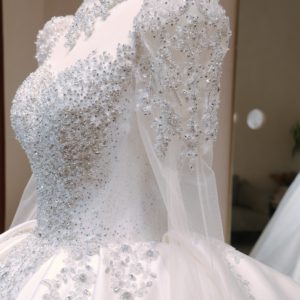 Vestido de Novia de Lujo con Espalda Descubierta y Diamantes 2026 para Niñas, Estilo Moderno de Iglesia, Falda de Princesa Reina con Encaje Pesado y Escote Corazón - Product Image 5