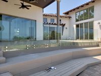 Système de balustrade en verre à double support en acier inoxydable 304, fixation latérale, montage au sol, utilisation extérieure, résistant à l'eau et à la rouille