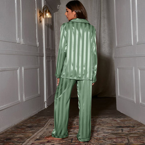 ชุดนอนผู้หญิงแบบสั่งทำขายตรงจากโรงงานปี 2026 คอปก ลายทาง ทรงหลวม สวมใส่สบาย ชุดสองชิ้น เอวยางยืด ผ้าซาติน - Product Image 4