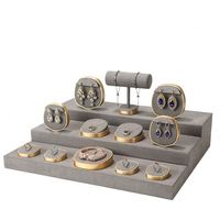 Présentoir à bijoux en microfibre gris métallisé pour colliers, bagues et bracelets
