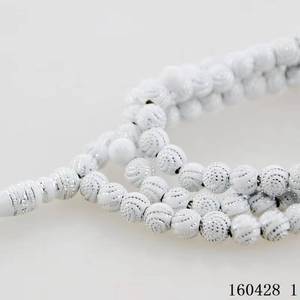 Tasbih étnico de ágata artificial pulida a mano con 99 cuentas de 6 mm, exquisita talla en espiral con lámina dorada, unisex musulmán - Product Image 1