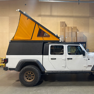 Auvent de camionnette modulaire à toit rigide, aménagement intérieur personnalisable avec cuisine optionnelle, modules de rangement et de couchage - Product Image 1