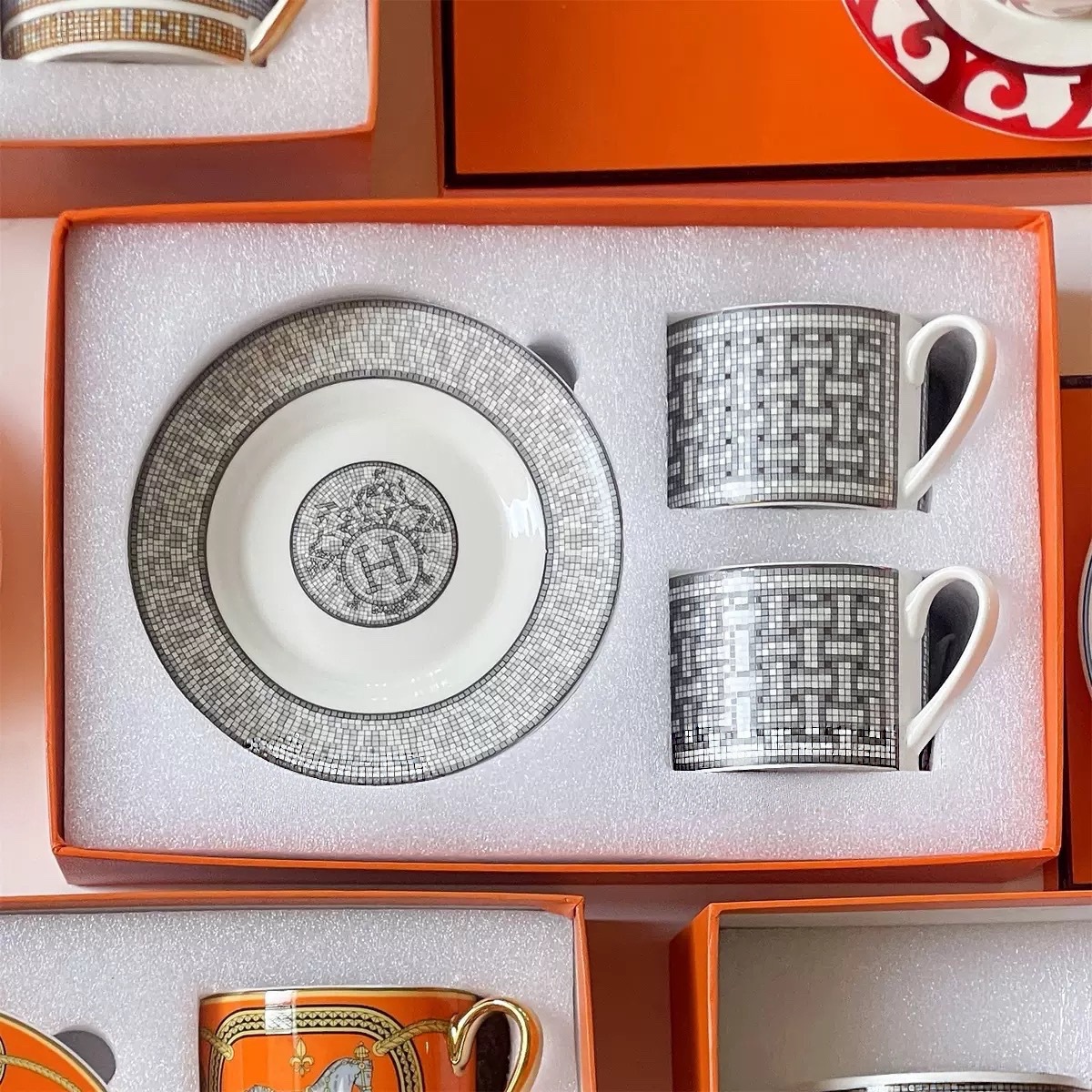 colorful,2 cups and 2 saucers