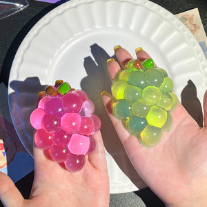 ของเล่นบีบคลายเครียดรูปองุ่นไวน์ ทำมือ บีบแล้วคืนตัวช้า - Product Image 5