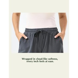 Shorts de pyjama personnalisés pour femmes, taille élastique avec cordon de serrage, shorts de détente avec poches, tissu viscose bambou - Product Image 5