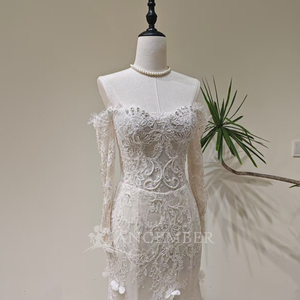 Robe de mariée sirène moderne LY165 avec appliques de cristaux, dos lacé, décolleté cœur et fleurs 3D, avec manches - Product Image 3