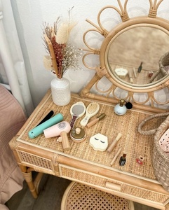 โต๊ะเครื่องแป้งหวายออกแบบตามธรรมชาติพร้อมกระจกเดซี่แบบถอดได้และสตูลฟางสําหรับตกแต่งเด็กตกแต่งบ้าน - Product Image 4