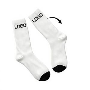 Chaussettes de sport personnalisées respirantes antidérapantes à séchage rapide en spandex tricoté uni pour l'été avec logo sur le revers pour la course et le basketball - Product Image 1