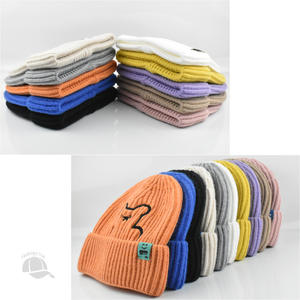 Универсальная шерстяная вязаная шапка - Product Image 2