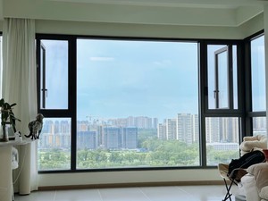 Fenêtre à battant verticale moderne en alliage d'aluminium noir, verre trempé, moustiquaires en acier inoxydable, certifiée Energy Star, pour villa extérieure - Product Image 2