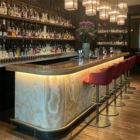 Comptoir de bar commercial moderne avec dessus en pierre, éclairage LED, design moderne pour bar de nuit