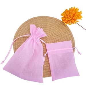 Pochette de rangement plissée en polyester durable à rayures avec cordon de serrage, compartiment de voyage, sac cadeau cosmétique - Product Image 1