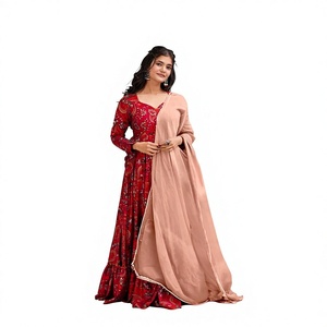 Traje Anarkali Rojo Estampado para Mujer con Dupatta Color Durazno, Largo hasta el Suelo, Estilo Tradicional para Fiestas, Estilo India-Pakistán, Vestido de Poliéster - Product Image 1