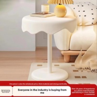 Table basse en plastique de style crème, forme crème glacée, tendance Instagram, avec rangement, table d'appoint mobile et table de chevet