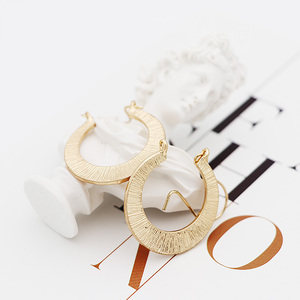 V & <span class=keywords><strong>r</strong></span> regalo de cristal de diamantes de imitación estambres <span class=keywords><strong>suave</strong></span> anillo superficie de Metal flor chapado en oro pendientes de - Product Image 5