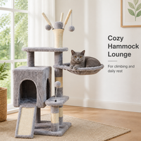 Arbre à chat à trois niveaux en bois et sisal avec panier-cabanon en peluche, hamac et rampe d'escalade pour chats