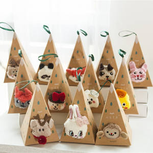 Chaussettes en molleton de corail brodées de dessin animé tridimensionnel Chaussettes de sommeil de Noël parent-enfant Chaussettes de sol serviette d'hiver - Product Image 4