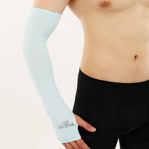 1 Paio di Manicotti Sportivi a Compressione con Protezione UV, Copribraccia Lunghi per Basket e Corsa - Product Image 3