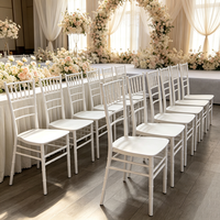 Chaise Chiavari empilable blanche en gros pour hôtels, banquets, planificateurs de mariages et entreprises de location d'événements