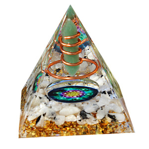 Pyramide en résine époxy Kogiya avec cristal, décoration d'intérieur avec aventurine verte et pierre de lune, impression UV, gravure interne, cadeau DIY - Product Image 3