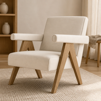 Fauteuil en tissu crème pour projet hôtelier et villa, avec accoudoirs et structure en bois, idéal pour salon, chambre et lecture