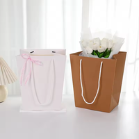 Venta directa de fábrica MOQ bajo logotipo personalizado mango de algodón bolsa de papel Kraft para supermercado Día DE LA MADRE papel de arte ramo de flores