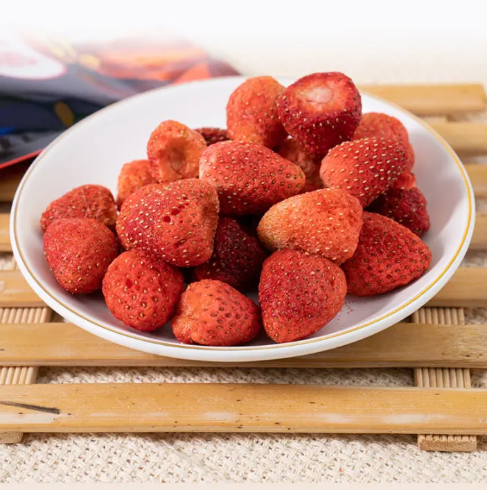 Stroberi kering beku grosir buah stroberi Premium kualitas organik Tiongkok asli untuk ekspor